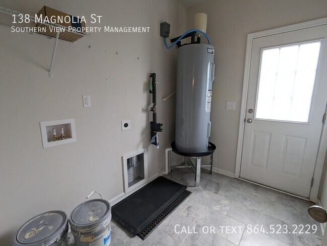 Building Photo - 138 Magnolia St