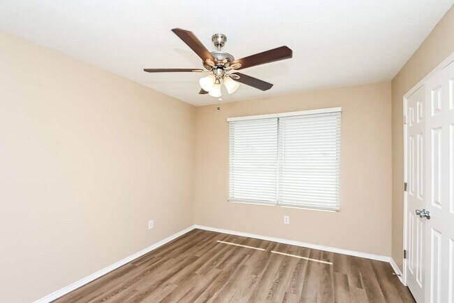 Building Photo - 7160 Little Mohican Dr