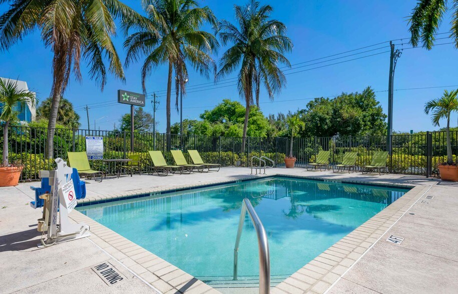 Building Photo - Furnished Studio-West Palm Beach - Northpo...