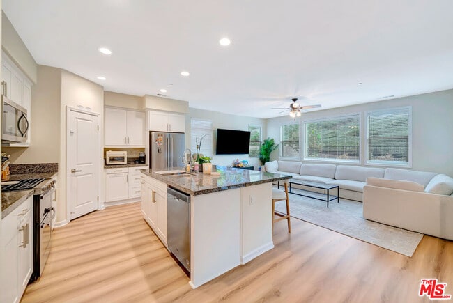 Building Photo - 25151 Golden Maple Dr