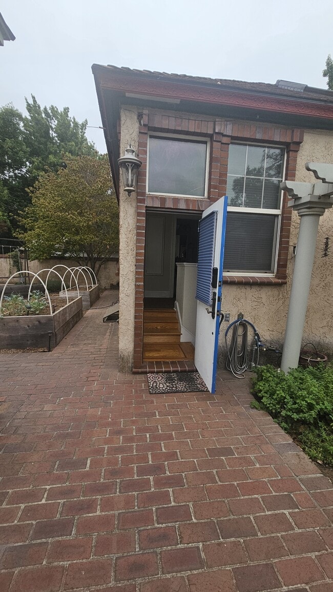 Building Photo - 236 W Frances Willard Ave