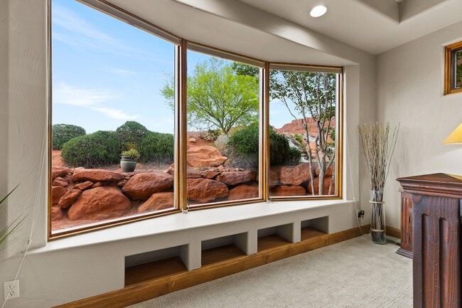 Building Photo - 2410 W Entrada Trail