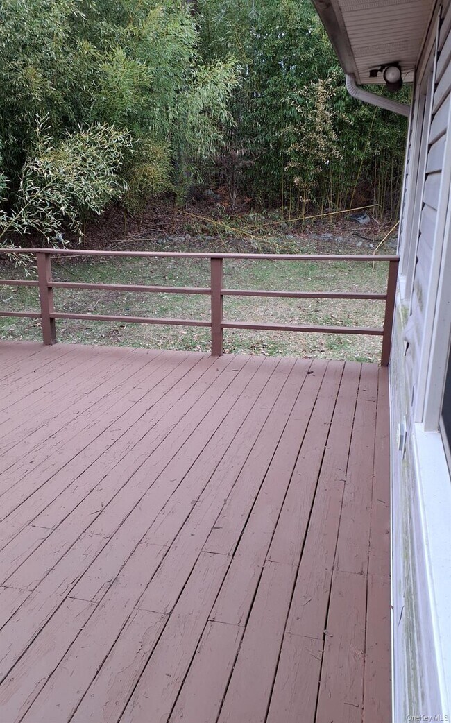 Building Photo - 5 Suzie Dr