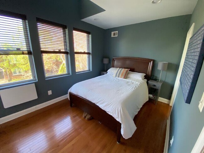 Building Photo - 1523 Isherwood St NE