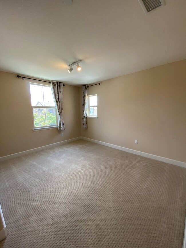 Building Photo - Remodeled 4 bedroom 3 bath home in Moorpark