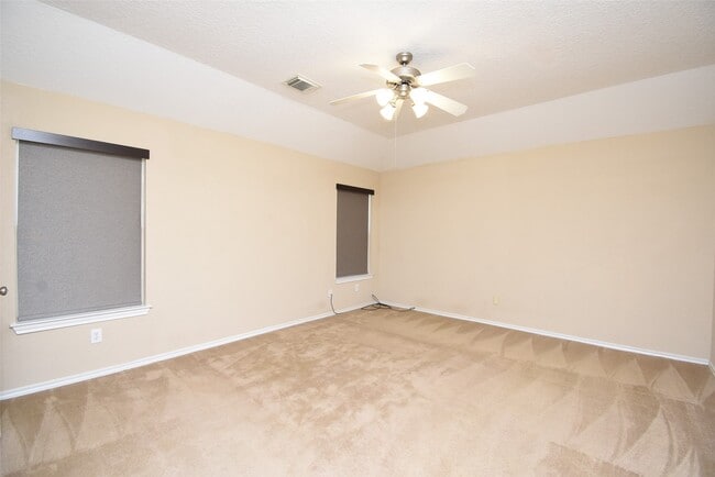 Building Photo - 11215 Overland Trail Dr