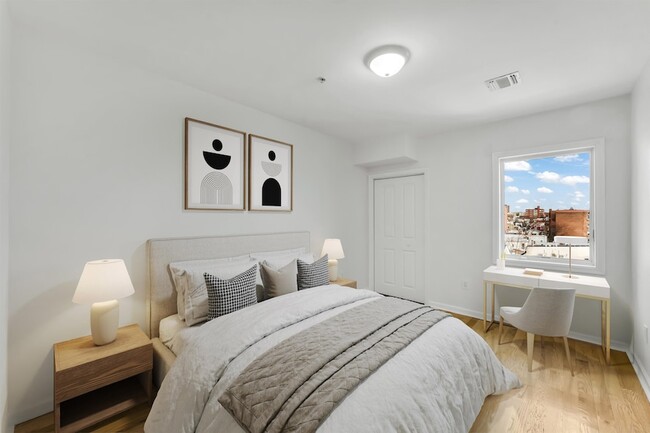 Building Photo - 605 New York Ave