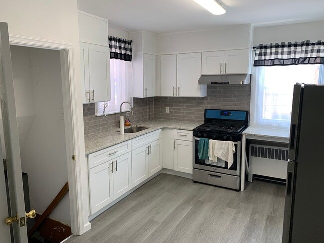 Building Photo - Renovated 3 bed 1 bath house for rent