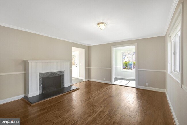 Building Photo - 2031 Hillside Dr