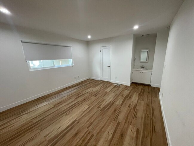 Building Photo - 2216 Highland Ave