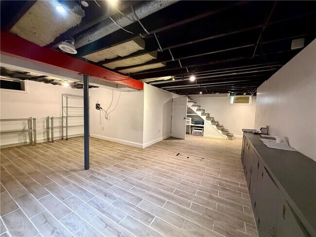 Building Photo - 112 4th St
