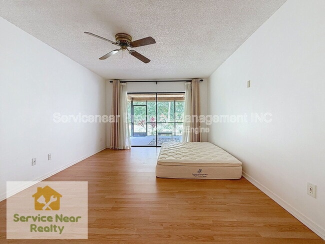 Building Photo - 3402 Country Woods Ct