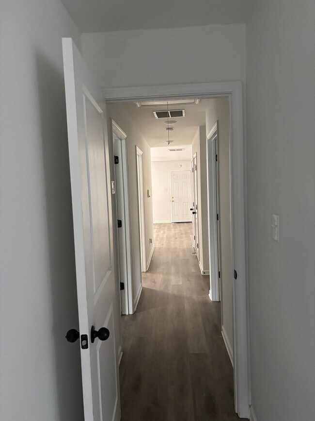 Building Photo - 4534 Beacon Hls Dr