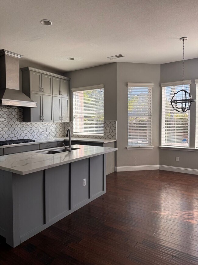 Building Photo - Beautiful single family home