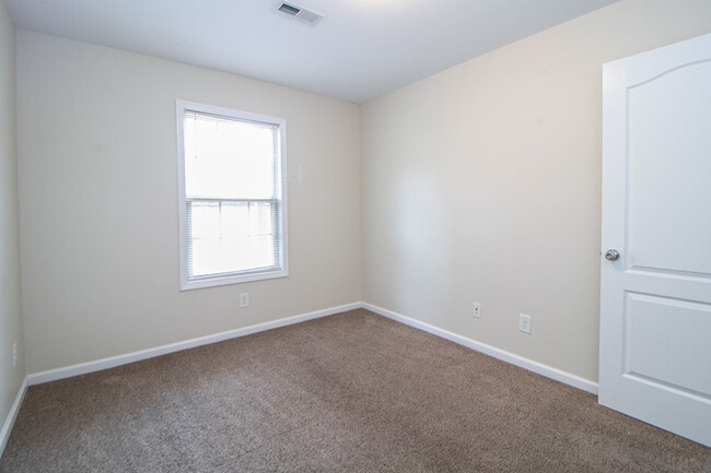 Building Photo - 1716-D Thistlewood Dr