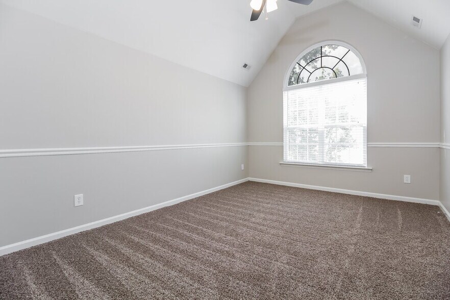 Building Photo - 409 Pyracantha Dr