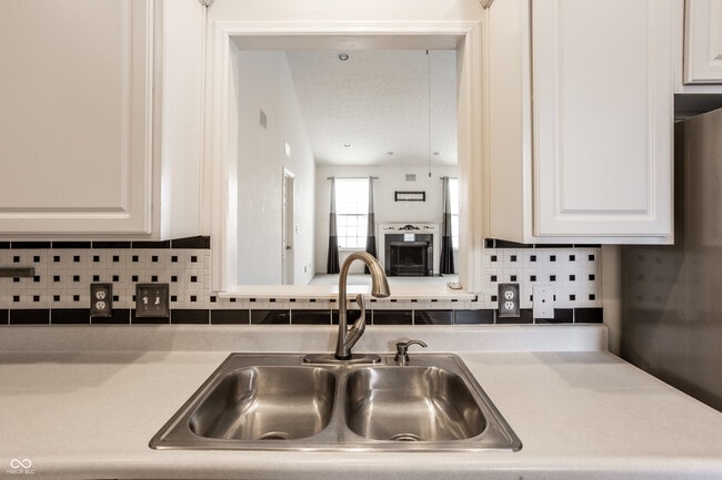 Building Photo - 3394 Roundlake Lane