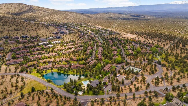 Building Photo - Eagle Crest Townhome Steps to Lakeside Center & Trails