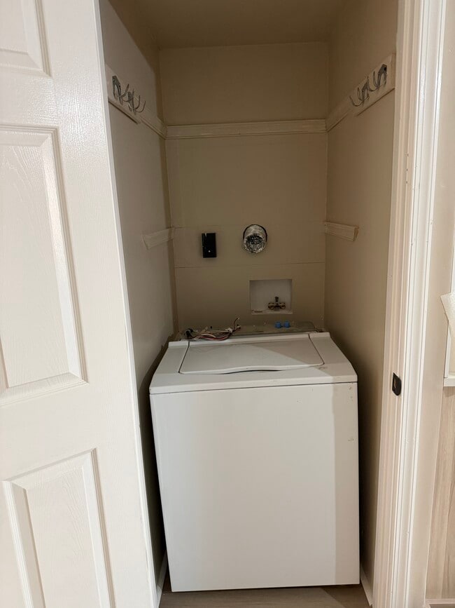 Building Photo - 7 Wexford Dr