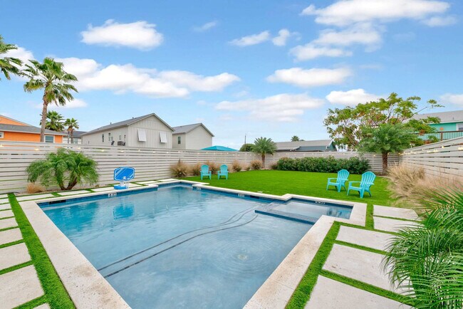 Building Photo - 119 6th St