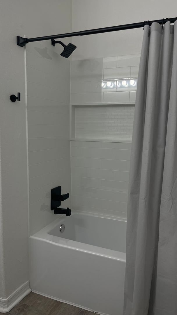 Building Photo - Beautifully Updated 3-Bedroom Townhouse in...