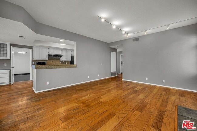 Building Photo - 7513 W 83rd St