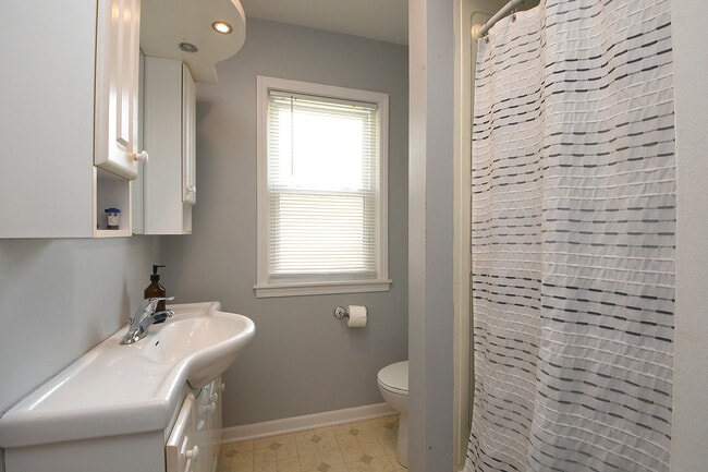 Building Photo - 18450 Homewood Ave