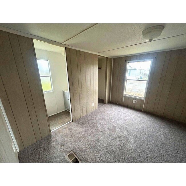 Building Photo - 308 Walker Ct