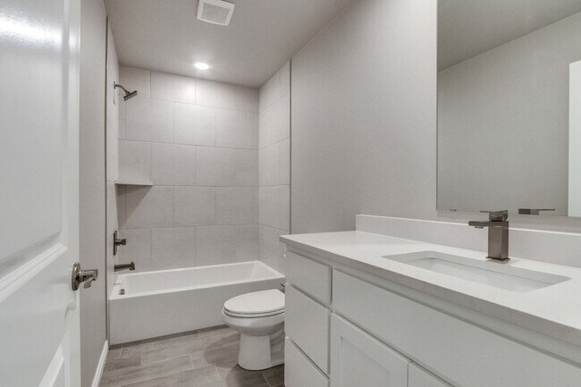 Building Photo - Modern New Construction in gated Delmar La...