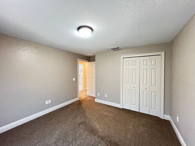 Building Photo - Beautiful 3 BD/2BA Home in Beautiful Ocklawaha!!!