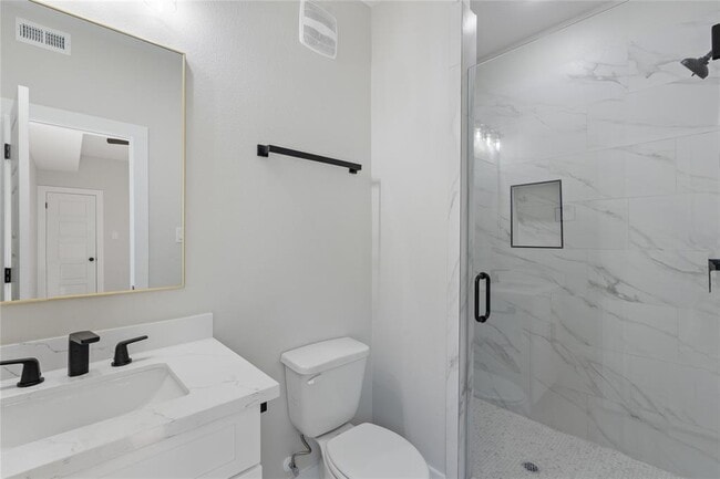 Building Photo - 216 E 37th St