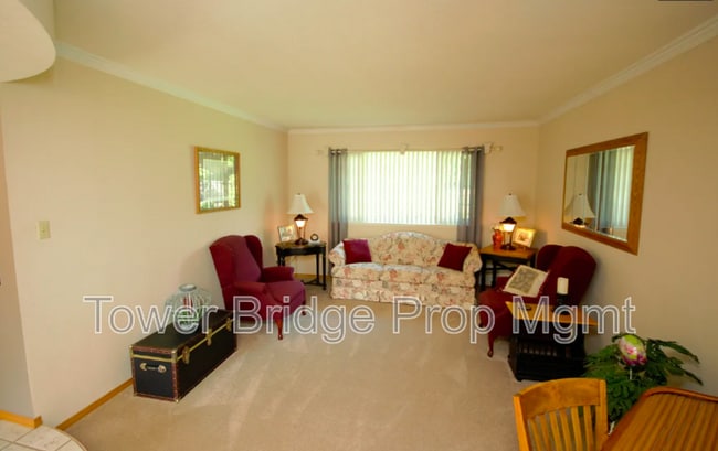 Building Photo - 5680 Reinhold St