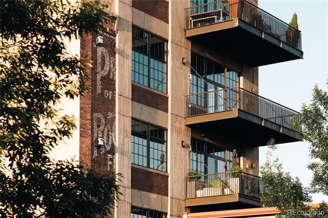 Building Photo - 2000 Little Raven St