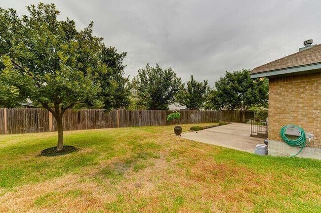Building Photo - 910 Wild Petunia Way