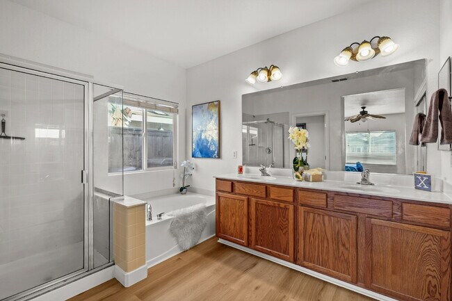 Building Photo - Charming 3-Bedroom Home with Pool