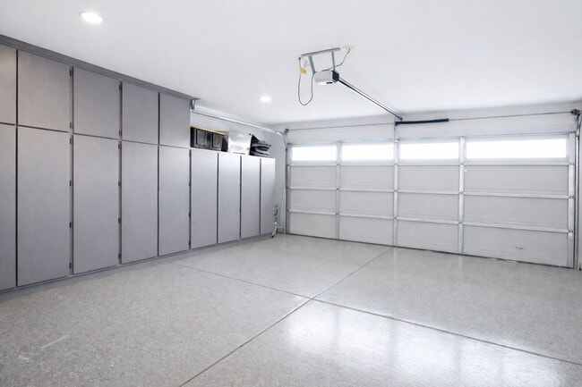 Building Photo - 2353 E Castanets Dr