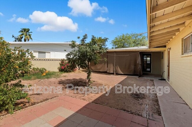 Building Photo - 2110 S Granada Dr