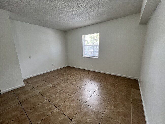Building Photo - 138 Lewfield Cir