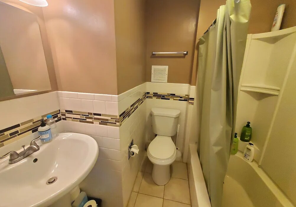 Building Photo - 17 Aspinwall Ave