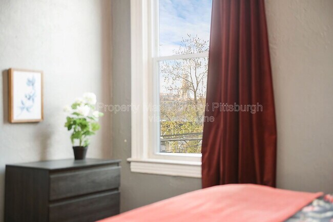 Building Photo - 320 Greenfield Ave