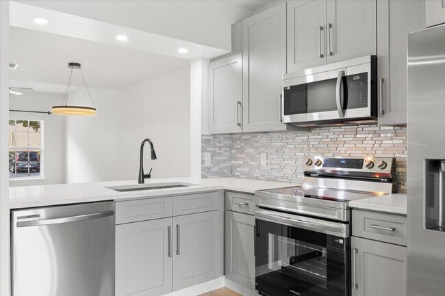 Building Photo - 3124 SW 49th St