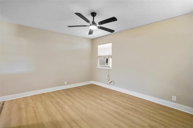 Building Photo - 4426 Oakside Dr