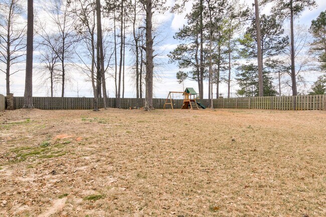 Building Photo - Gorgeous 5-Bedroom 3.5 Bath Home