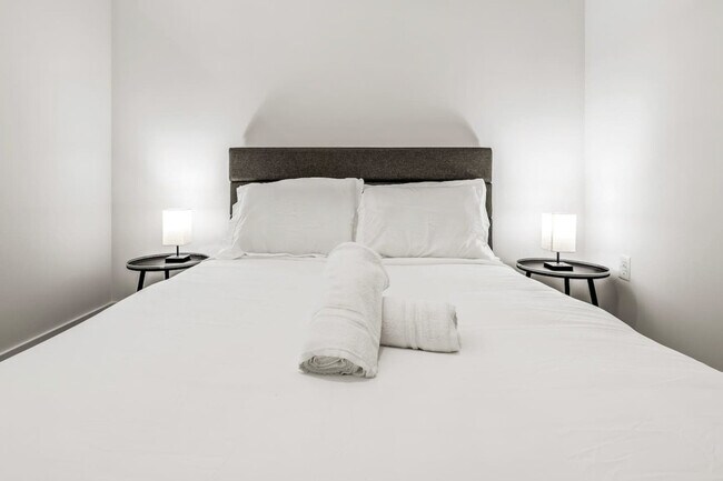 Building Photo - 617 N 12th St