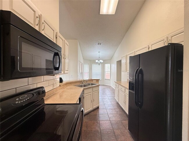 Building Photo - 159 Stillwater Dr