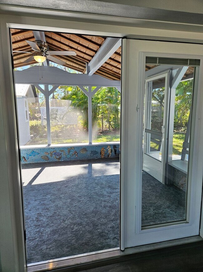 Building Photo - Annual Unfurnished 3 Bedroom 2 Bathroom Si...