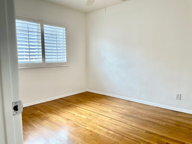 bedroom - 3412 Pearl St