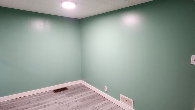 Building Photo - Four bedroom house available now  in Bradford PA! Home has been recently remodeled and is ready t...