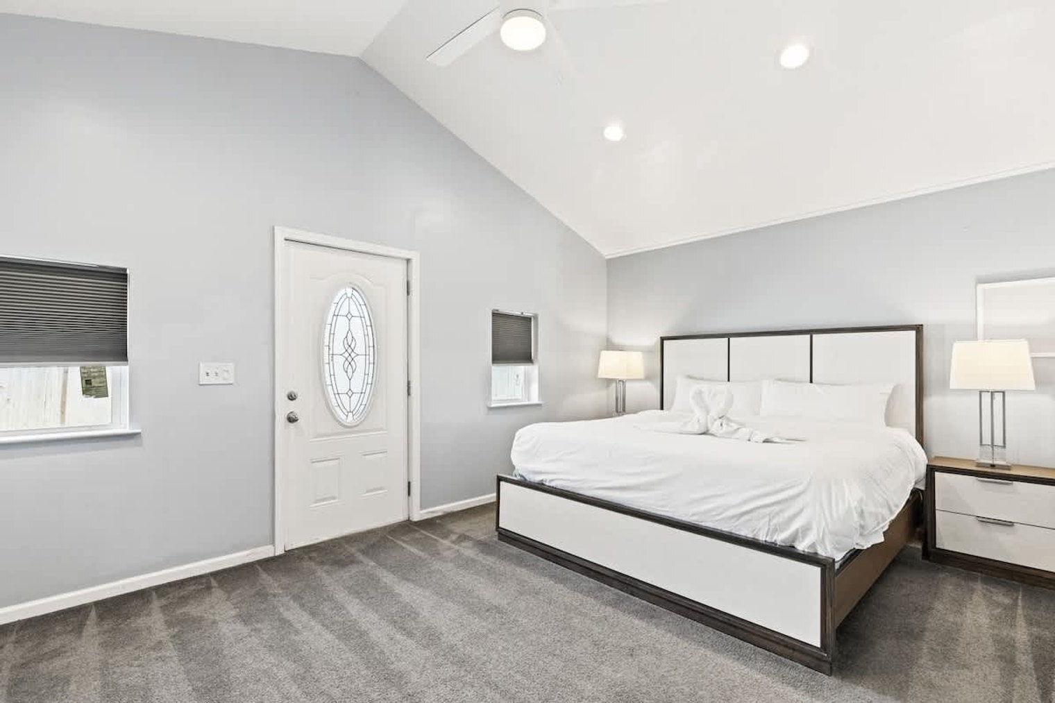 Building Photo - 5218 Beach Dr