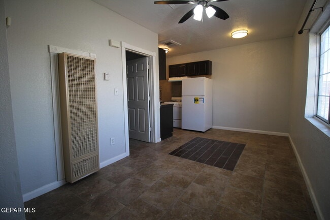 Building Photo - 8903 Old County Dr